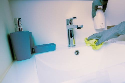 Bathroom cleaning_renoquotes_entretien salle de bain_soumissionrenovation